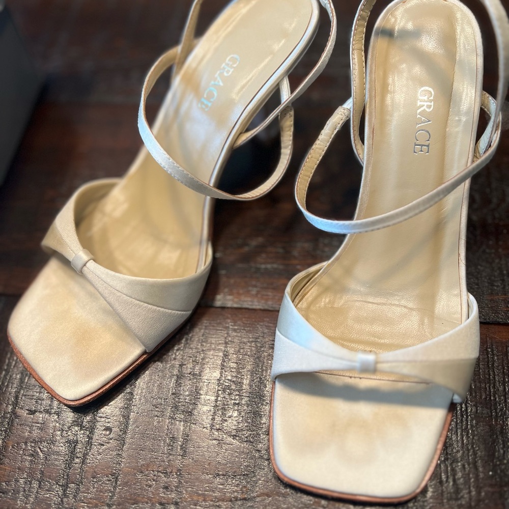 Grace Flora Heel Size 6B